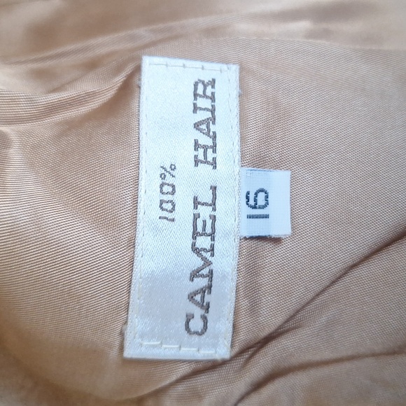 Vintage Corporate Woman 100% Camel Hair Blazer | Size 16 - Picture 4 of 11